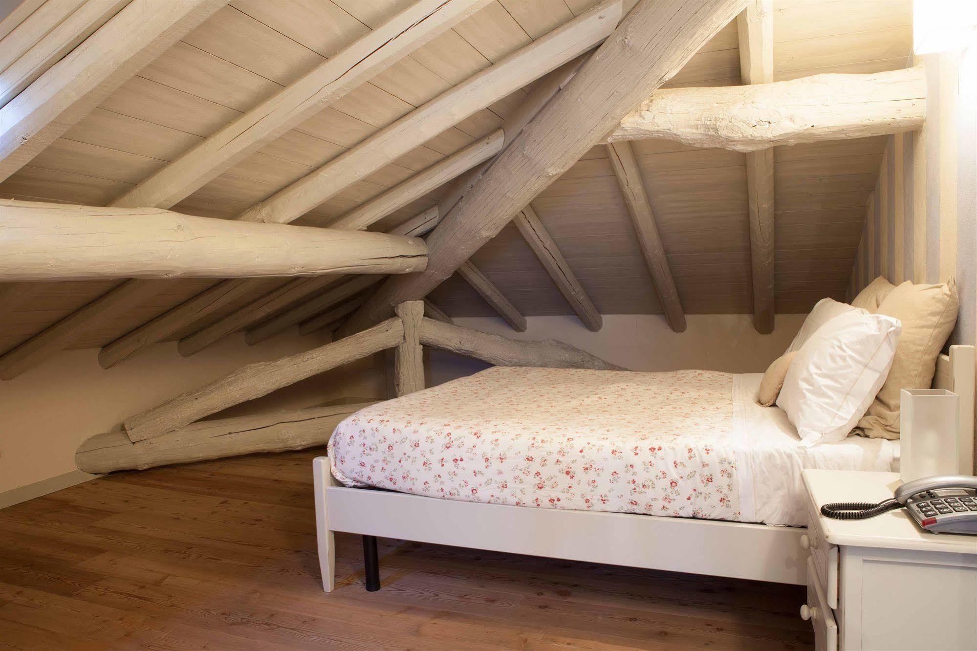 Regina Teodolinda Suites Laglio Exteriör bild